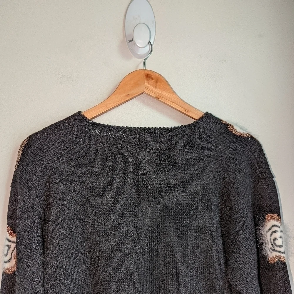 VINTAGE Retro Black & Floral Embroidery Crewneck Knit Sweater Size Medium - Picture 8 of 13